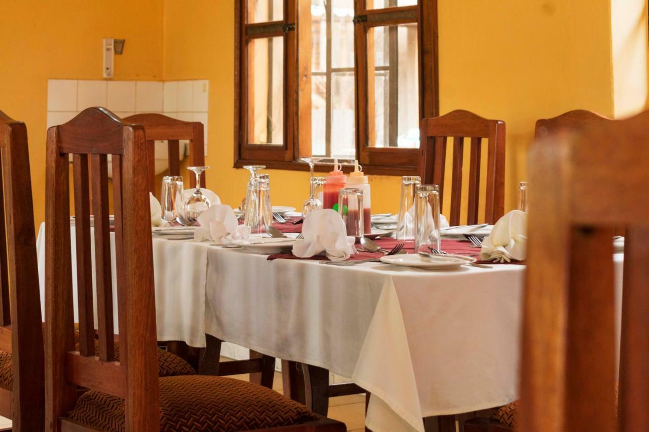 Rwenzori International Hotel Kasese Ngoại thất bức ảnh