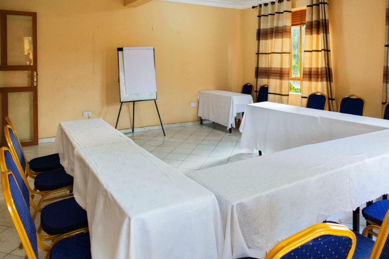 Rwenzori International Hotel Kasese Ngoại thất bức ảnh