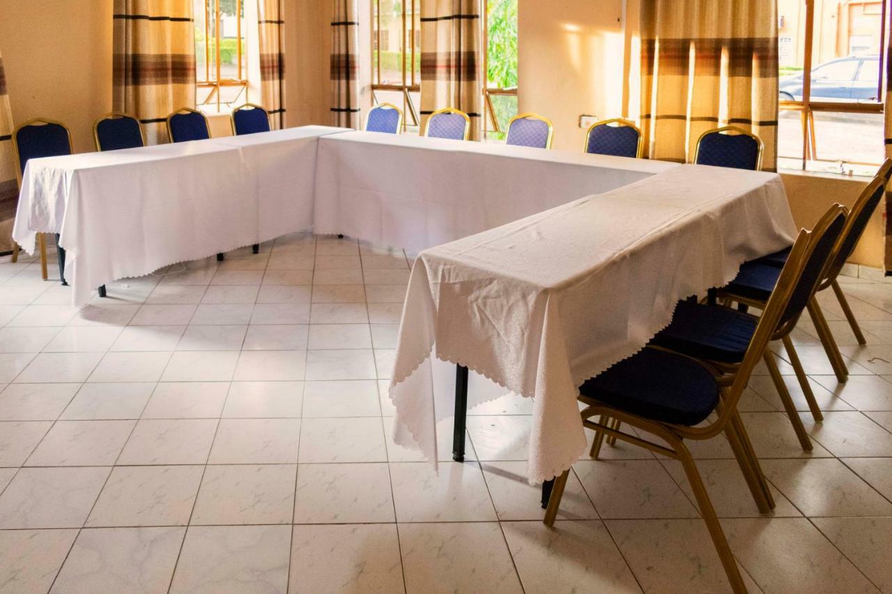 Rwenzori International Hotel Kasese Ngoại thất bức ảnh